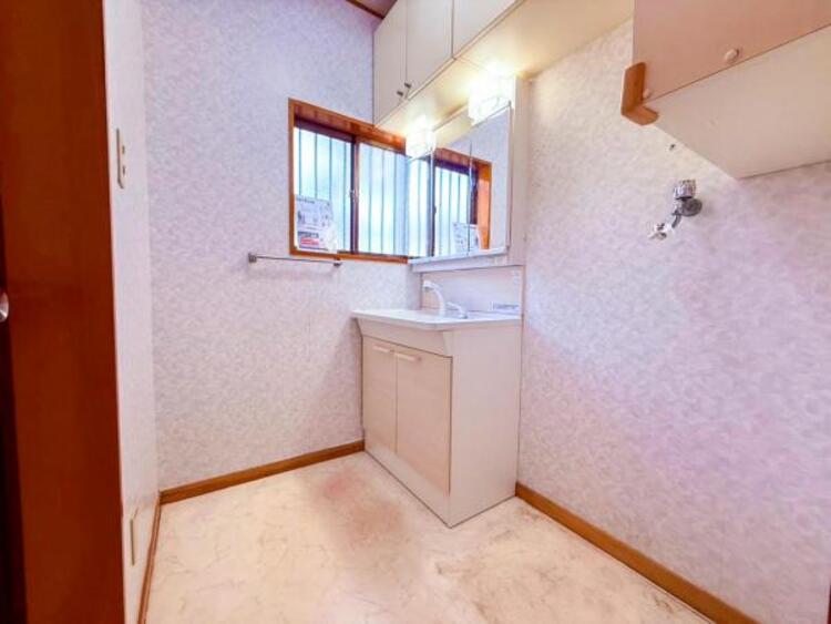 洗面 【洗面・脱衣所】使用頻度の高い場所だからこそ便利な空間に。多人数での使用も考えた便利な空間です