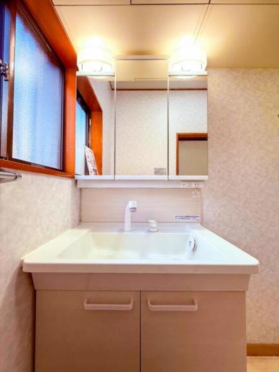 洗面 【洗面・脱衣所】普段は人目につかないスペースにもこだわりを。つくり手の気持ちを『心』がつたわります。