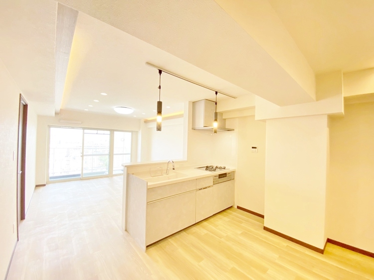 居間 居心地の良い空気感は、暮らしのステージを彩り、心からのやすらぎと満足感を与えてくれます。