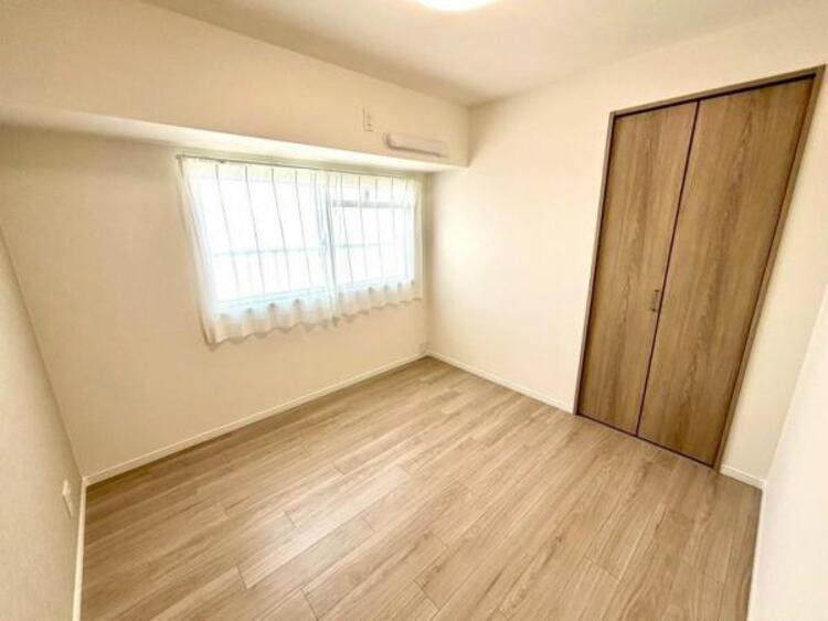 内装 過ぎ行く時間をゆったりと感じることができる落ち着いたお部屋。リビングで楽しく過ごした後はプライベートな時間を満喫できます。静かな環境でリラックスタイムをスタートさせてください。