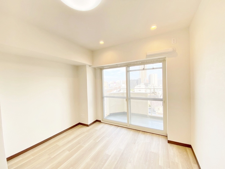 寝室 ベッドも十分に設置するスペースがあります。