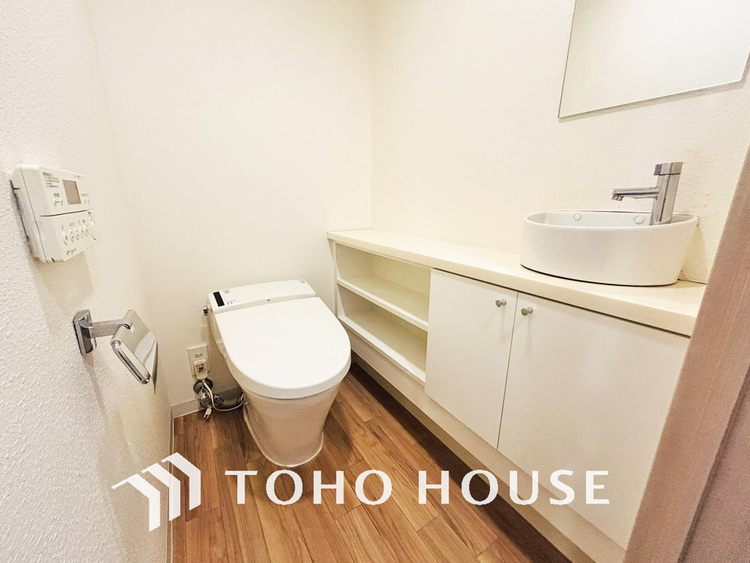 トイレ トイレには快適な温水洗浄便座付
