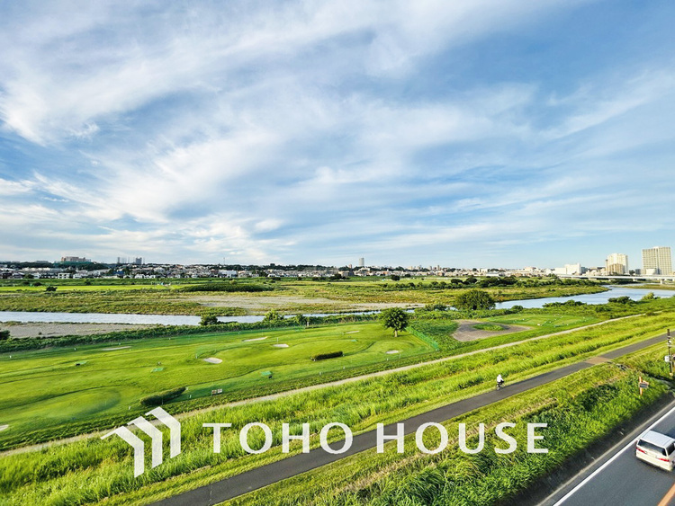 その他 多摩川と広い空をを望める開放感ある眺望