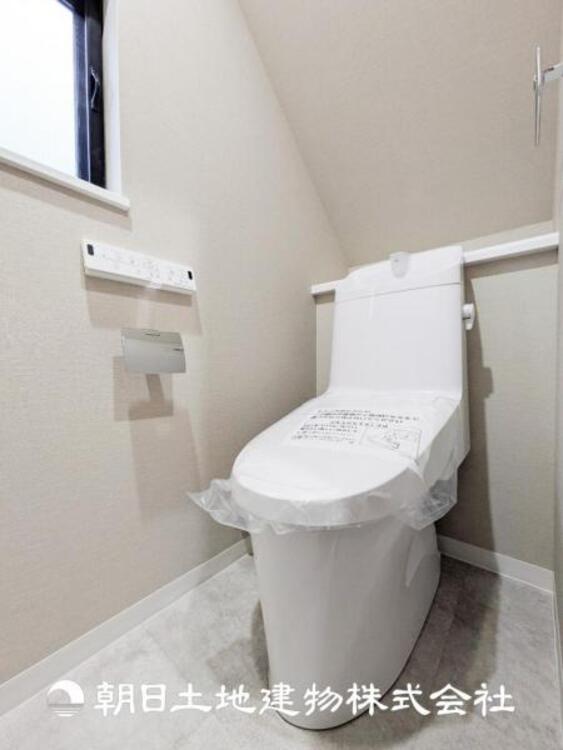 トイレ 【トイレ】大切な1人時間。寛ぎだけではない、快適な生活を送る為に必要なもの。毎日使う場所だから、より快適な空間に仕上げられています。