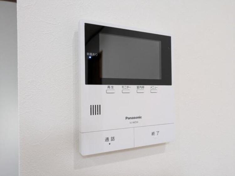 設備 【設備】お客様のお顔が確認出来るので、セキュリティ対策にも最適のモニター付きインターホン。