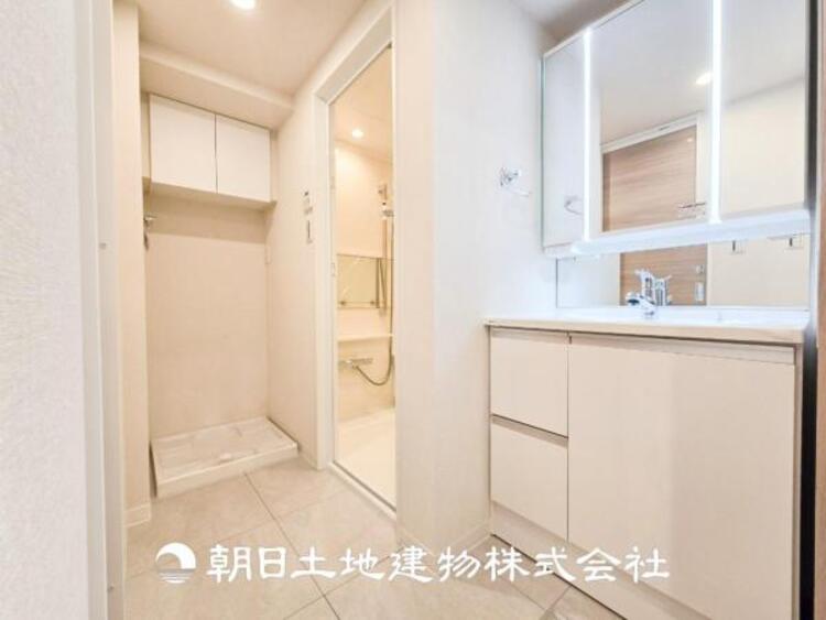 洗面 【洗面化粧台】慌ただしい1日が始まり、充実した1日の終わりを締めくくる洗面所。快適に過ごせることはもちろん、収納や機能性を兼ね備えた洗面化粧台です。