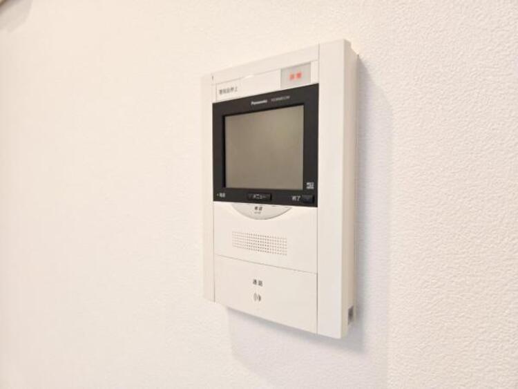 設備 【設備】モニター付きインターホンで来客者の顔が見れるのでお子様の留守番時にも安心できますね。