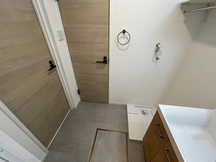 その他 十分な広さの脱衣所。