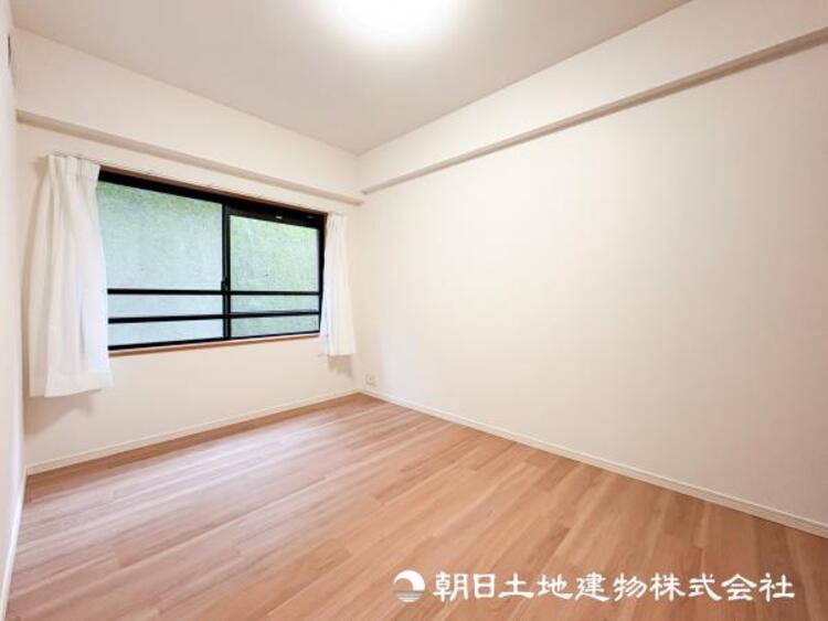 内装 【洋室】一人時間を快適にすごせるように、落ち着いて過ごせる癒しと寛ぎの空間が欲しい。そんな願いを叶えました。