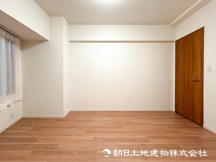 内装 【洋室】大切な家族一人ひとりの大切な個別空間。趣味・感性で個性的に飾って頂けるようシンプルに仕上げてあります。