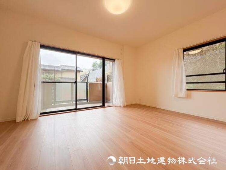 居間 【リビング】1日の中で最も長い時間を過ごすことになるリビングだからこそいつも笑顔があふれる空間であるように心掛けています