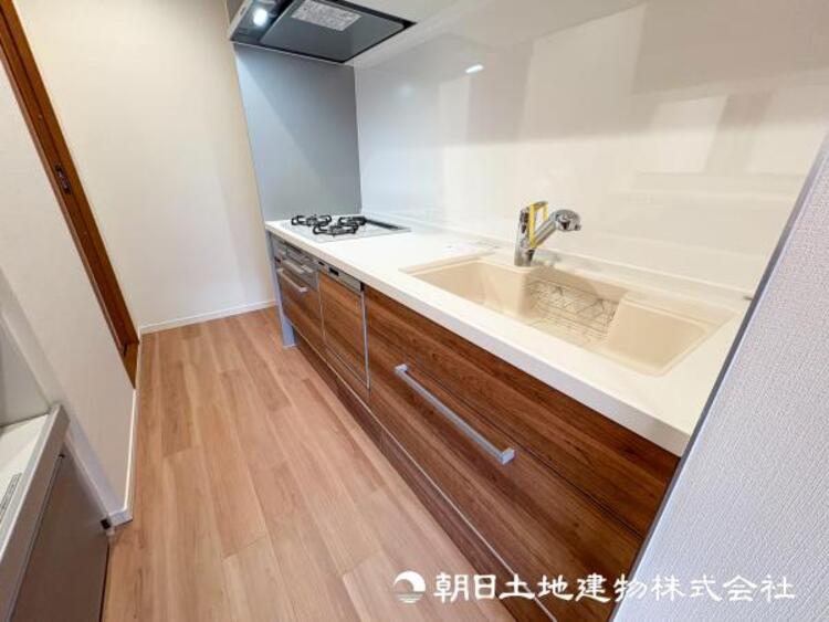 キッチン 【キッチン】日々の生活における家事の動線やリビングとの往来のしやすいキッチンスペースを目指しました。