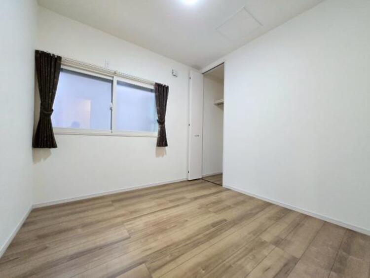 内装 使い勝手自由な洋室です！