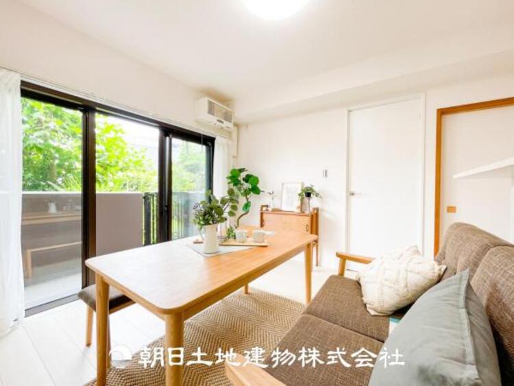 居間 話に夢中になりすぎて、ついつい時を忘れてしまう。