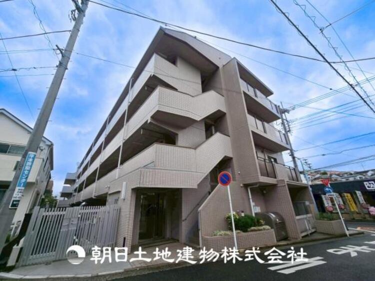 外観 【外観写真】表現された空間はたくさんの光を浴び、風を感じ、暮らしの時間を豊かにしてくれます。デザインされた空間と競い合うかのような充実した建物と共に大切な家族の思い出を刻んでいきます。