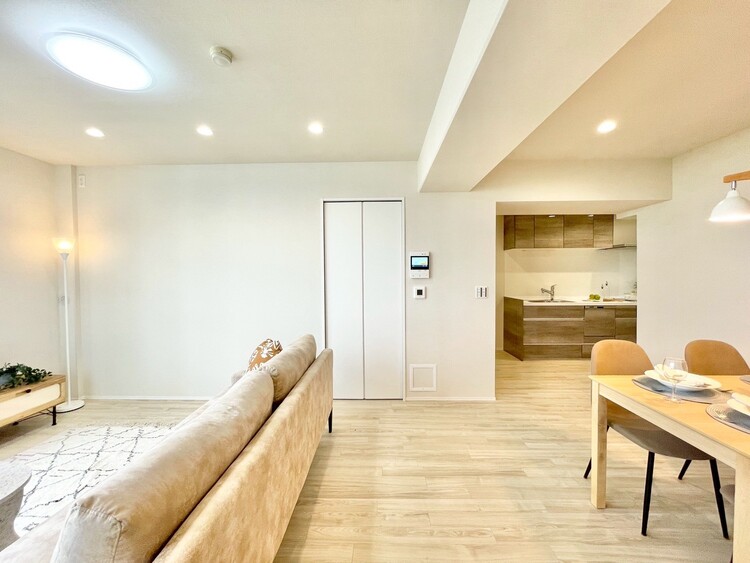 居間 居心地の良い空気感は、暮らしのステージを彩り、心からのやすらぎと満足感を与えてくれます。