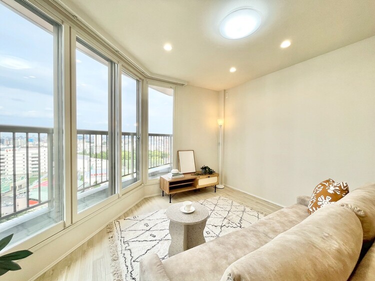 居間 飾り過ぎないシンプルな内装と偏り過ぎないデザインで統一しました。