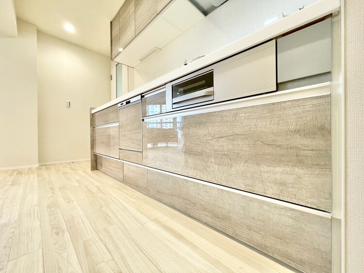 キッチン スマートな意匠と充実の機能を備えたキッチンが、暮らしにおいしい彩りを添えます。