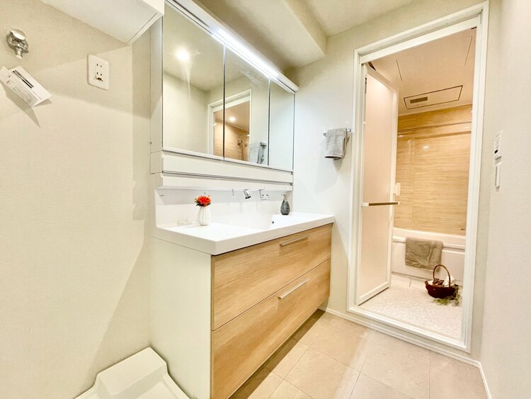 洗面 何かと物が増える場所だからこそ、スッキリと見映えの良い空間に。