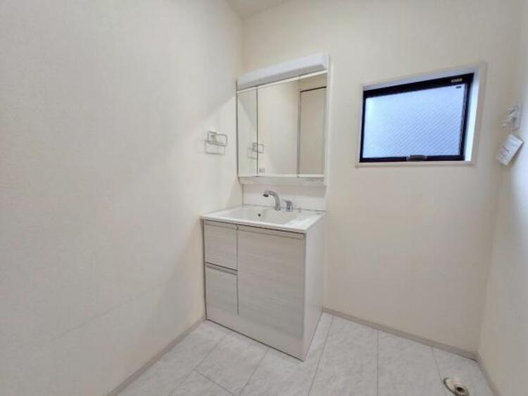 洗面 ご家族揃って身支度可能なゆとりの洗面室