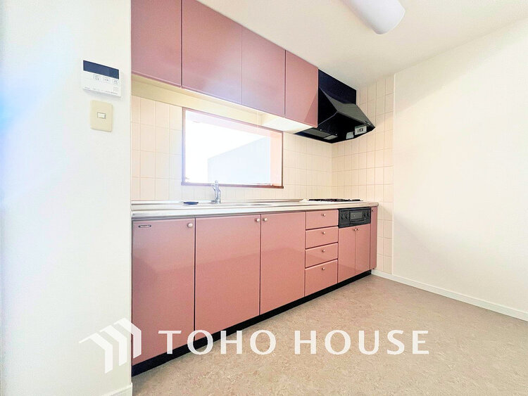 キッチン シンプルな部屋の雰囲気に溶け合うナチュラルキッチン