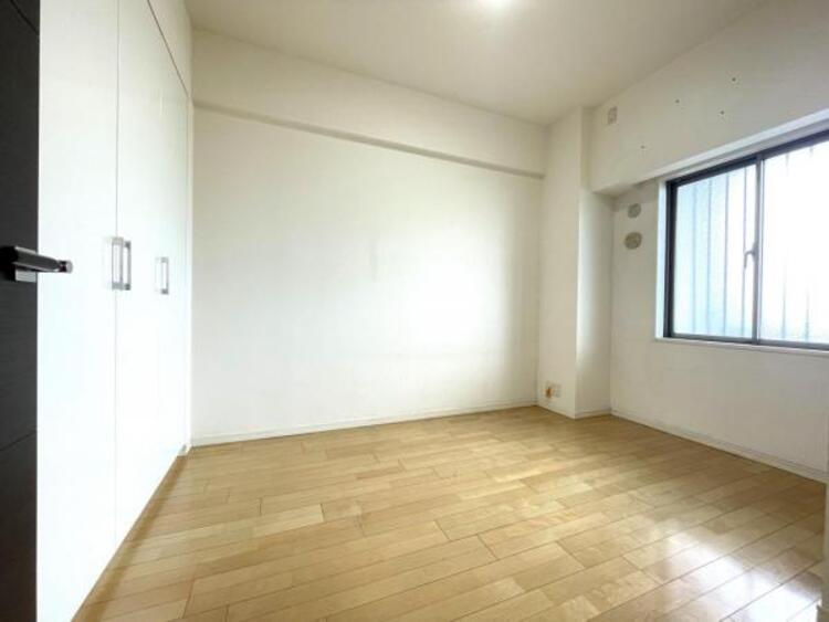 内装 子供部屋にぴったりな洋室。明るい空間で成長を見守ります