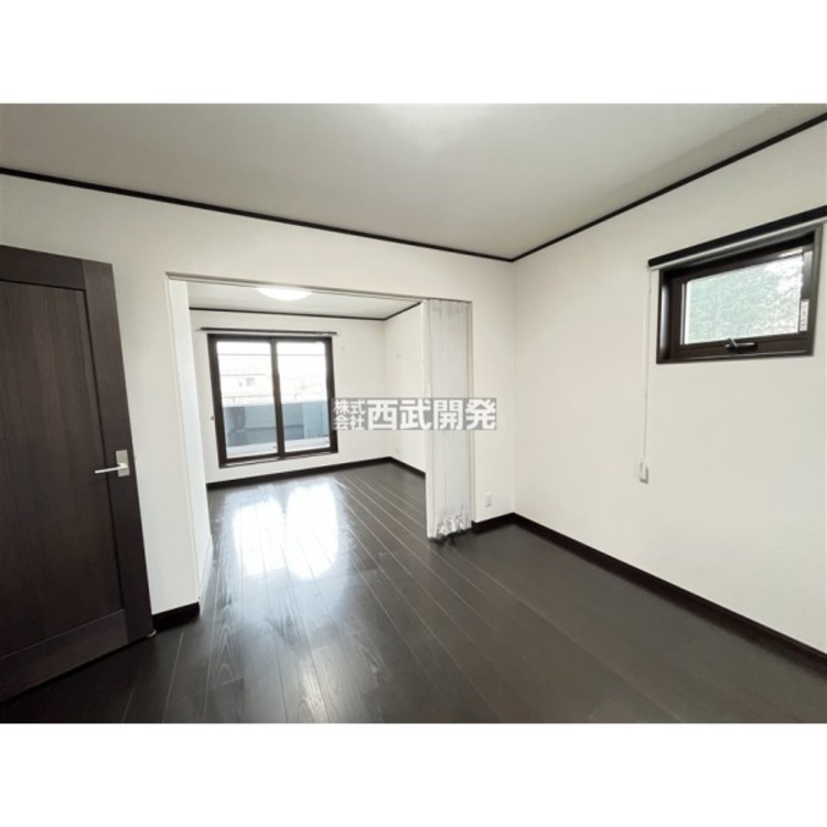 内装 ２階洋室１２帖／可変型間仕切り