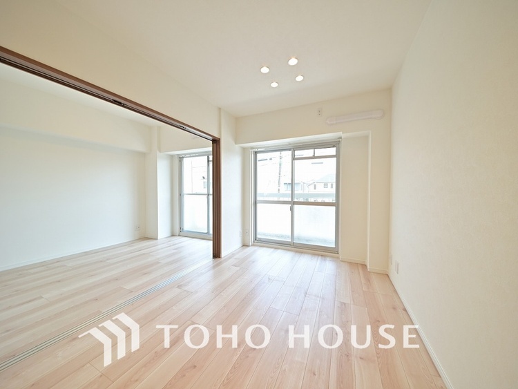 内装 明るいLDKは自然と家族が集まるコミュニケーションの場所に