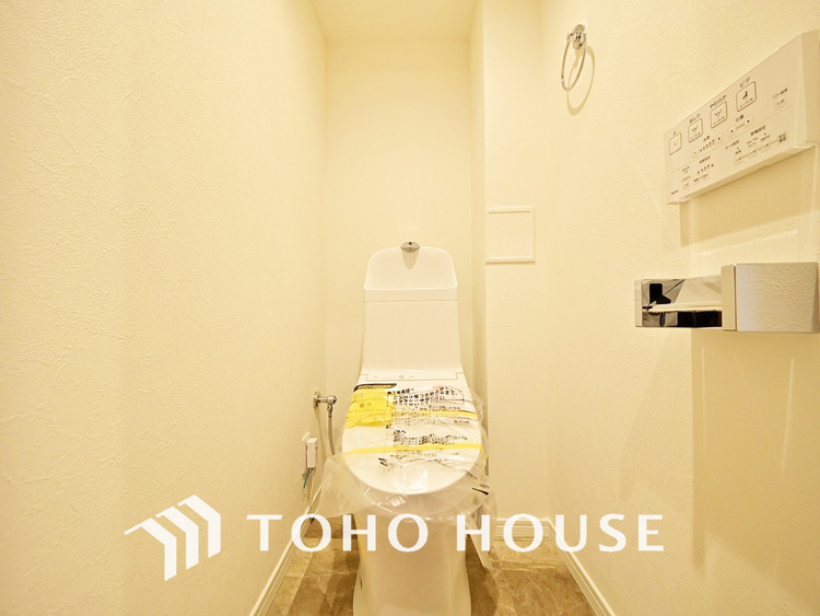 トイレ 清潔な洗浄機能付温水シャワートイレ