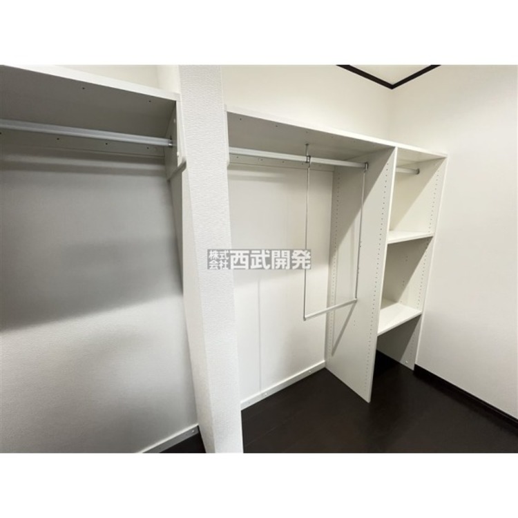 収納 ２階洋室８帖備え付けのウォークインクローゼット３帖