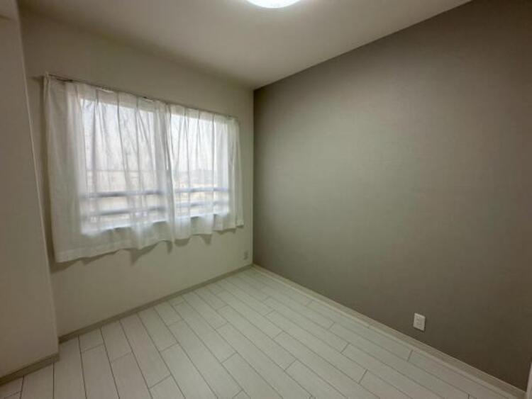 内装 子供部屋にぴったりな洋室。明るい空間で成長を見守ります