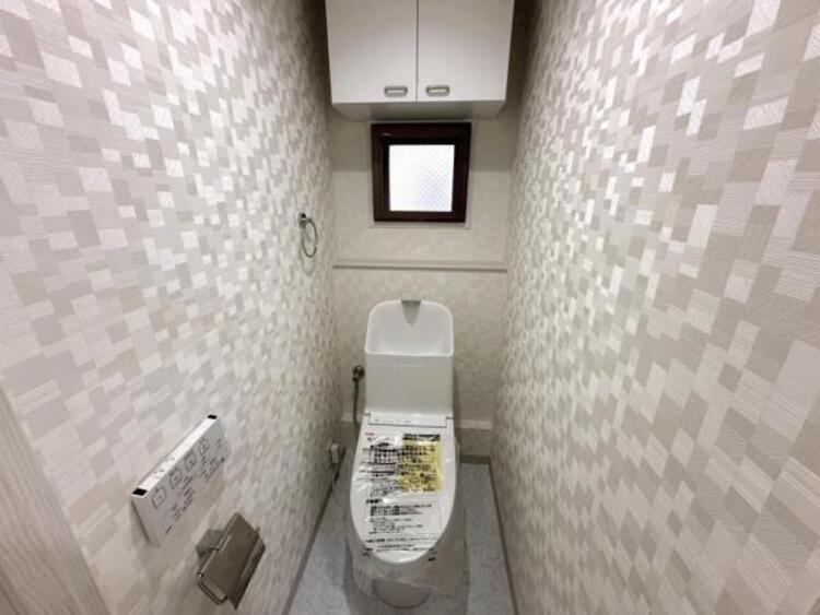 トイレ 明るく清潔感のある節水型ウォシュレットトイレです