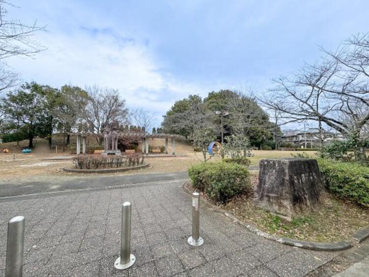 周辺 よしの沢公園迄180ｍ