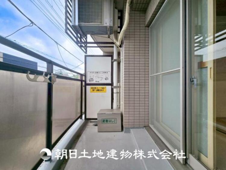 バルコニー 【バルコニー】温かい太陽を感じる事ができるのは、目の前に遮るものが無いから。彼方に広がる風景が絵画のように広がります。