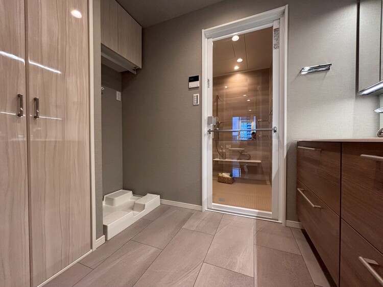 その他 十分な広さの脱衣所。