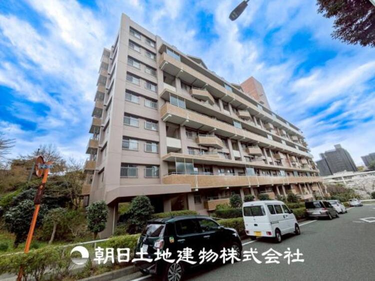 外観 【外観写真】表現された空間はたくさんの光を浴び、風を感じ、暮らしの時間を豊かにしてくれます。デザインされた空間と競い合うかのような充実した建物と共に大切な家族の思い出を刻んでいきます。
