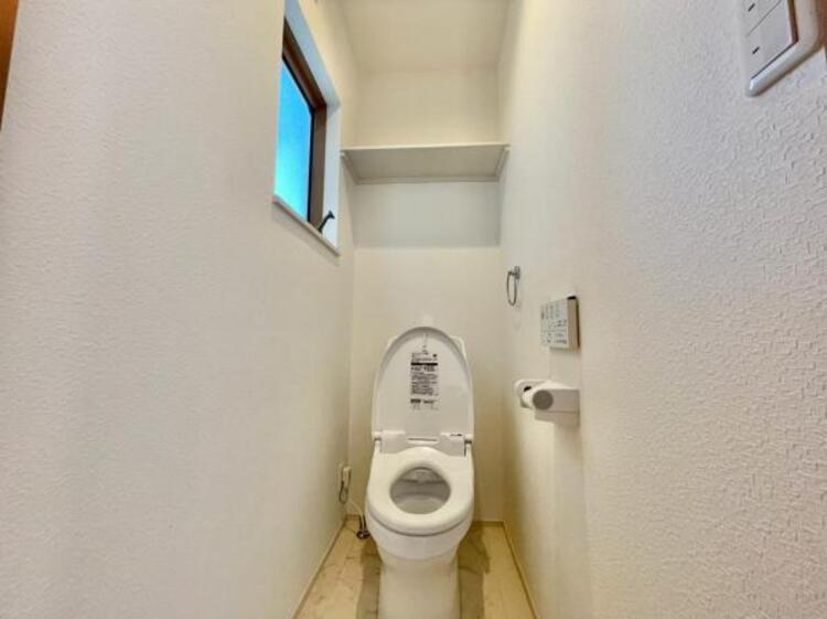 トイレ 毎日使う場所だからこそ、使い勝手を考慮しました。白を基調に、飽きのこない空間は質感豊かな仕上がりとなっております。