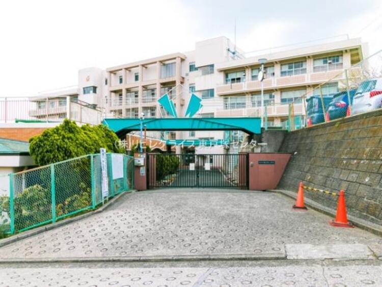 周辺 横浜市立権太坂小学校	575m