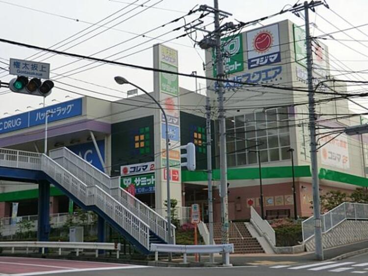 周辺 サミットストア 権太坂スクエア店	895m