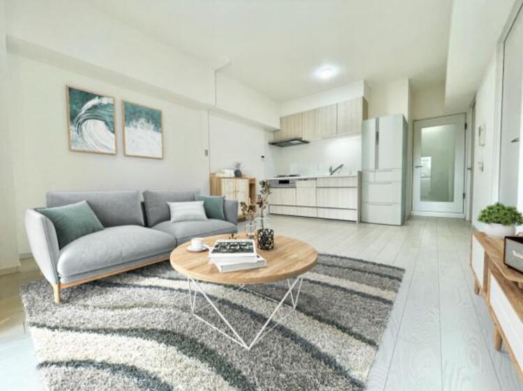 居間 リビング（配置してある家具はCGによるイメージです。）くつろげるリビングは話に夢中になりすぎて時間を忘れてしまう。そんな束の間の幸せを感じられる空間です。