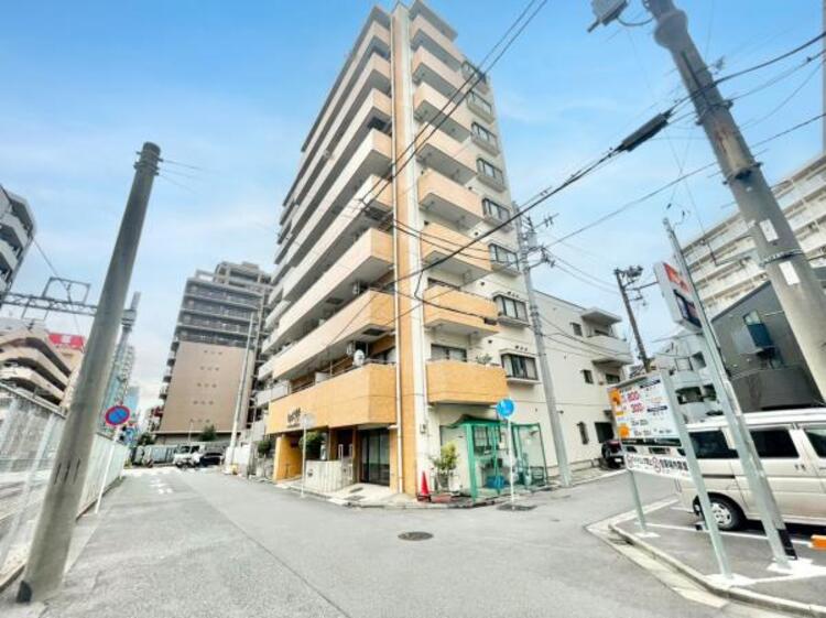 外観 凛とした落ち着いた佇まいの邸宅。お友達などが遊びに来た時も自慢したくなる外観デザインです。