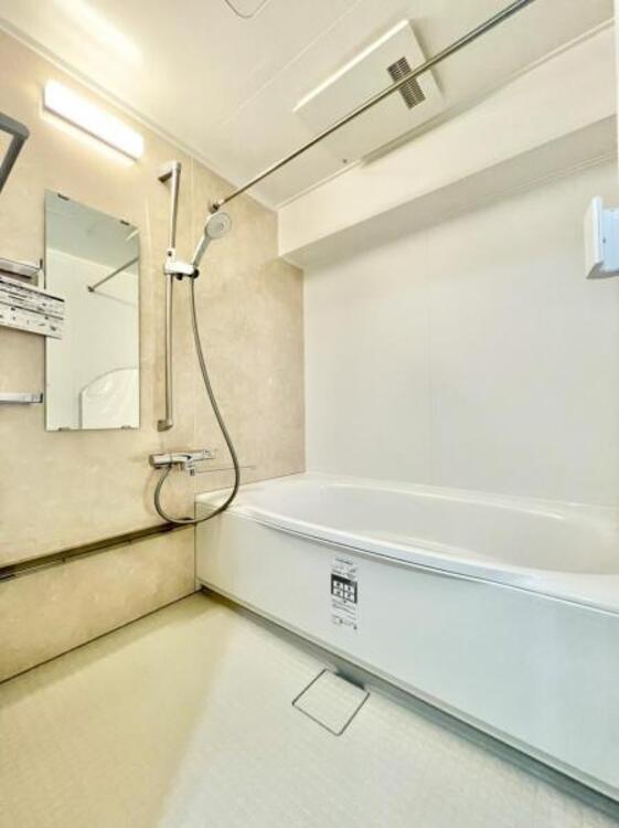 風呂 高級感を演出する内装の浴室は、心休まるくつろぎのスペースにも癒しのスペースにもなる空間です。