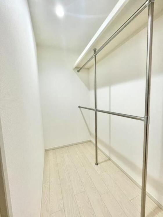 収納 ウォークインクローゼットには普段使わない季節用品やトランクなど、大きなものもラクラク収納できます。
