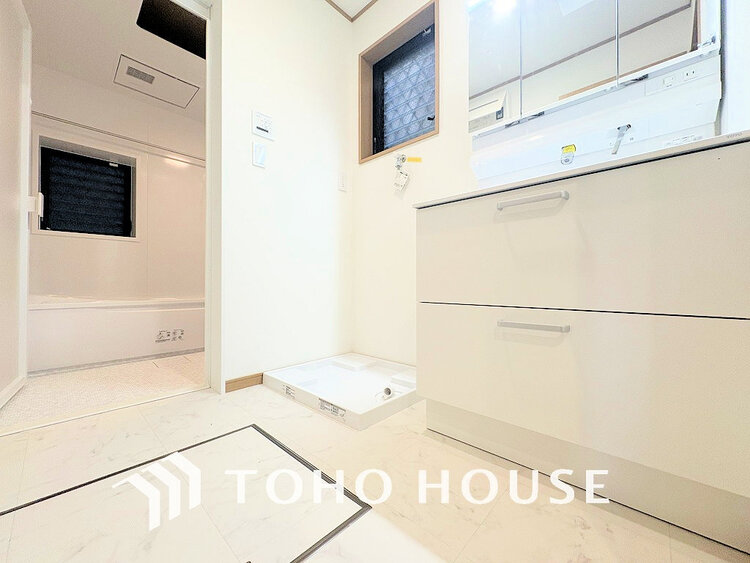 洗面 白を基調とした清潔感のある洗面室