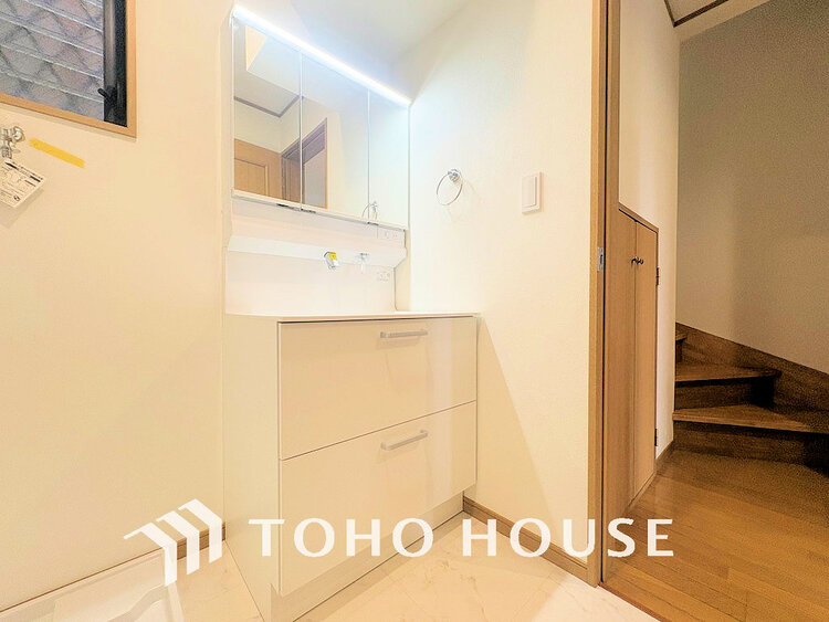 洗面 収納豊富で使い勝手の良い3面鏡仕様の洗面化粧台