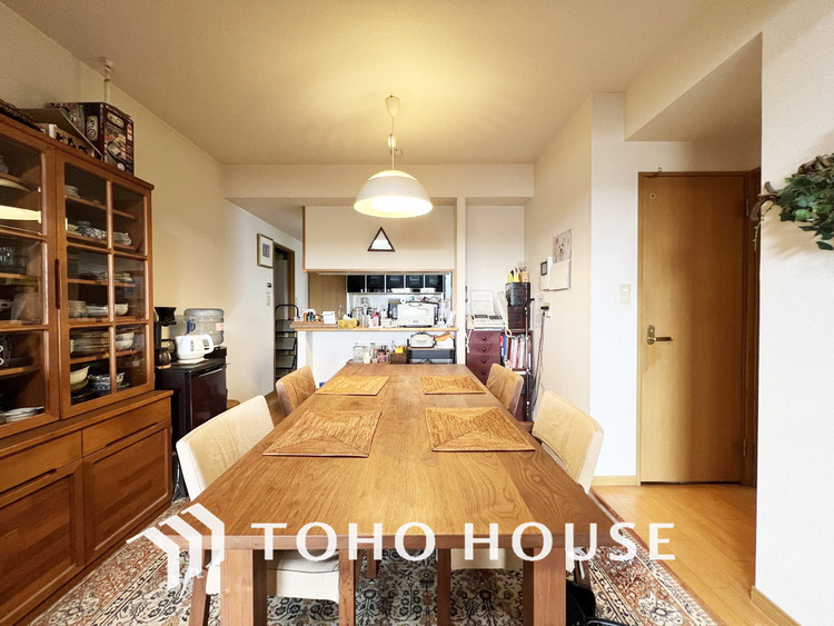 内装 広がりのある住空間、家族が集まるリビング・ダイニング