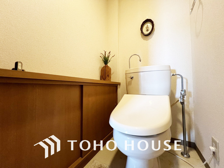 トイレ 清潔な洗浄機能付温水シャワートイレ