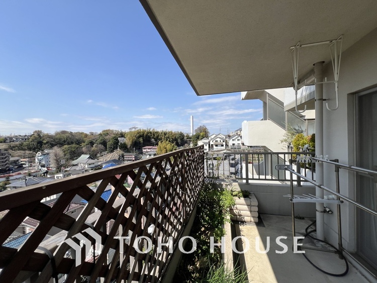 バルコニー 陽当たり良好なバルコニー