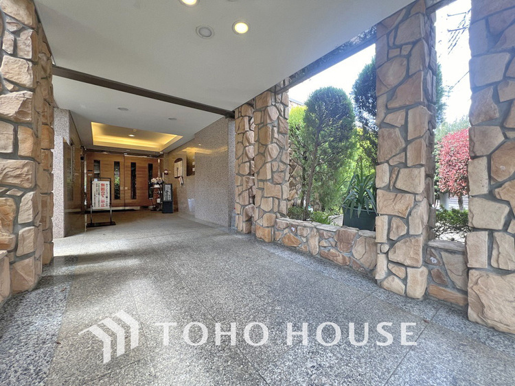 エントランス マンション入り口