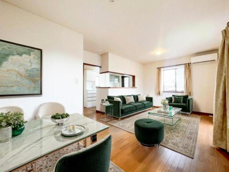 居間 本画像はCGで作成しており、実際に現地に家具は置かれておりません。また、価格に家具は含まれておりません。